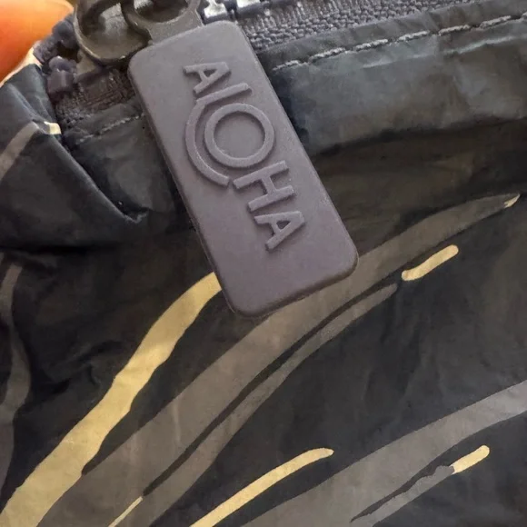 Aloha Collection MAX POUCH Sway in Hanalei Moon Print on Navy - Picture 3 of 3